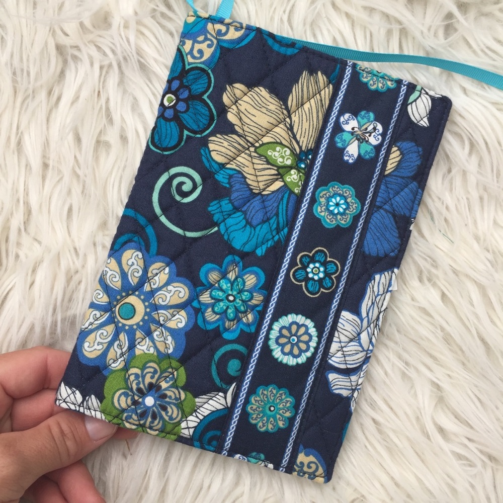 NWT Vera Bradley book cover mod floral blue